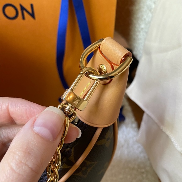 Louis Vuitton loop handbag 2022 - Picture 15 of 16